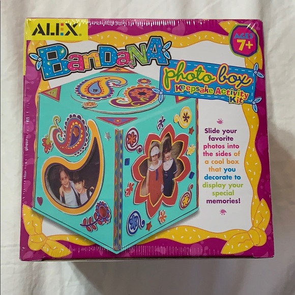 Alex Bandana Photo Box NWT - Picture 2 of 3